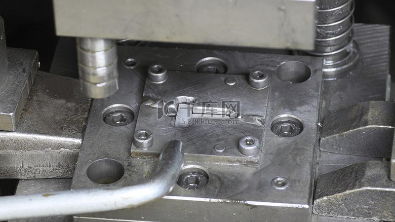 塑料模具钢选型：揭秘高精度模具的钢种密码