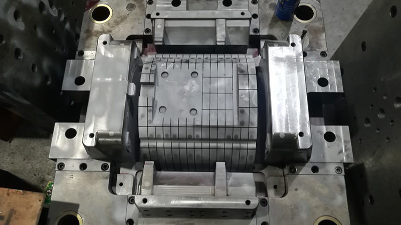 宁波压铸模具定制：尺寸参数的关键考量**