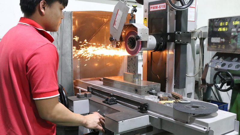 小型高速冲压级进模：揭秘报价流程与关键要素