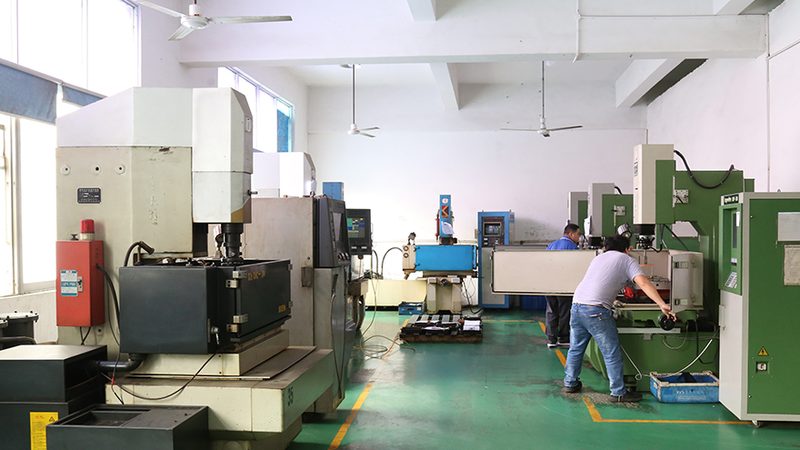 医疗器械模具加工报价背后的考量因素**